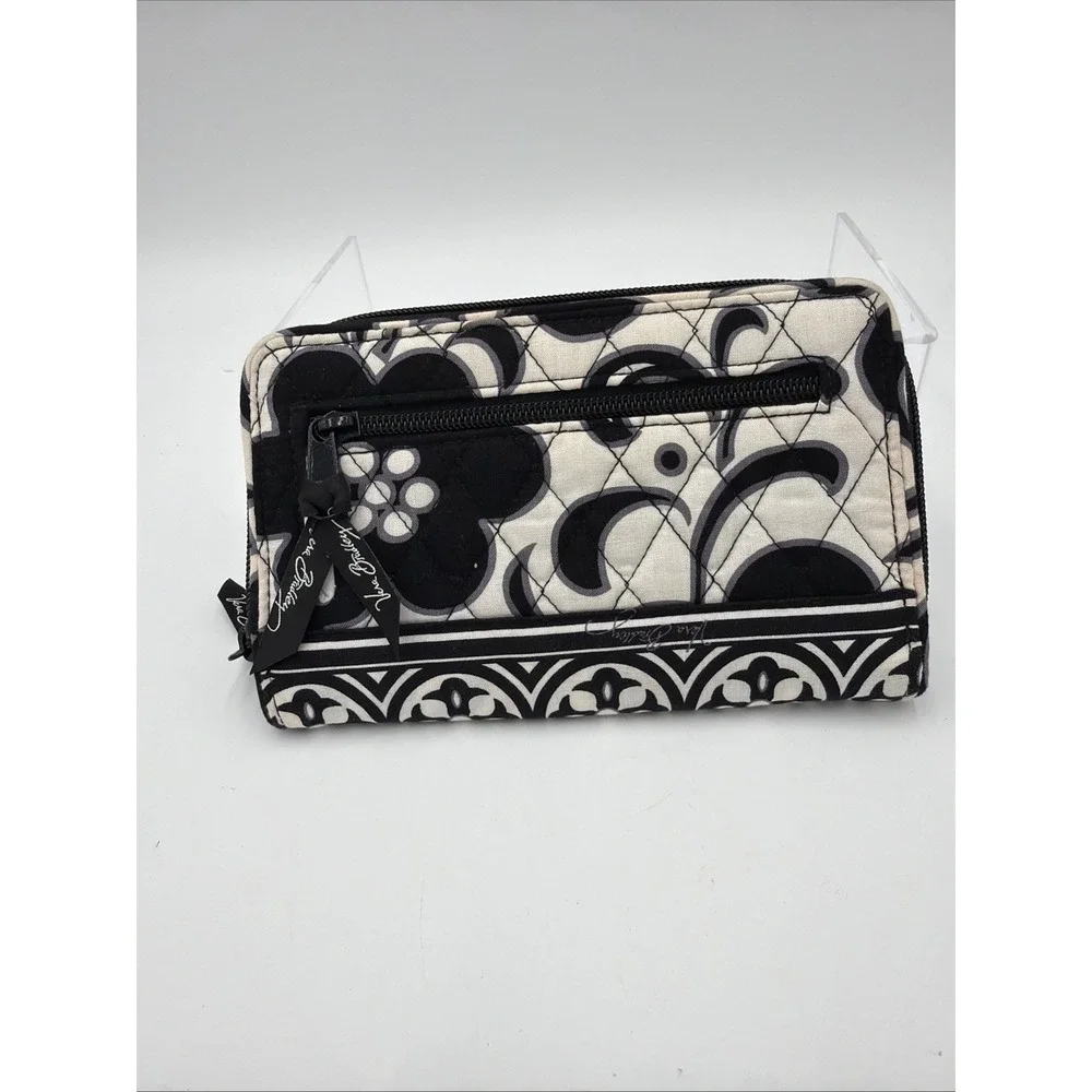 VERA BRADLEY Authentic Turn Lock Wallet Black & White‎ Pattern Great Condition